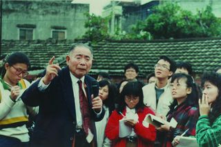 本館故前主委林衡道(林熊祥之子)帶領學員古蹟勘考