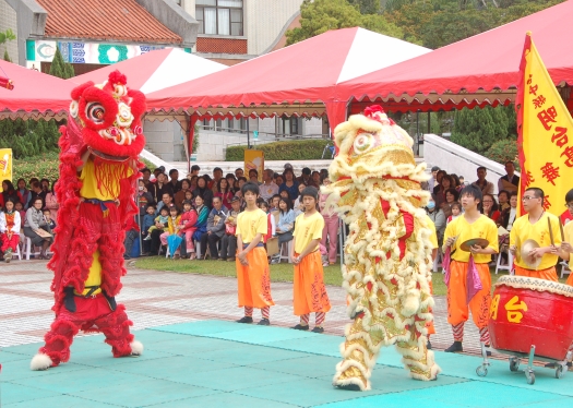 臺灣第一揭幕舞獅表演