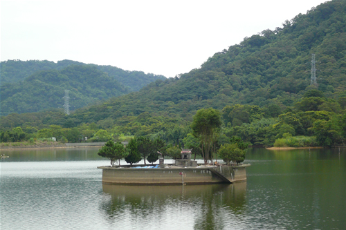 水中央的土地公廟