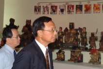 杜部長參觀本館