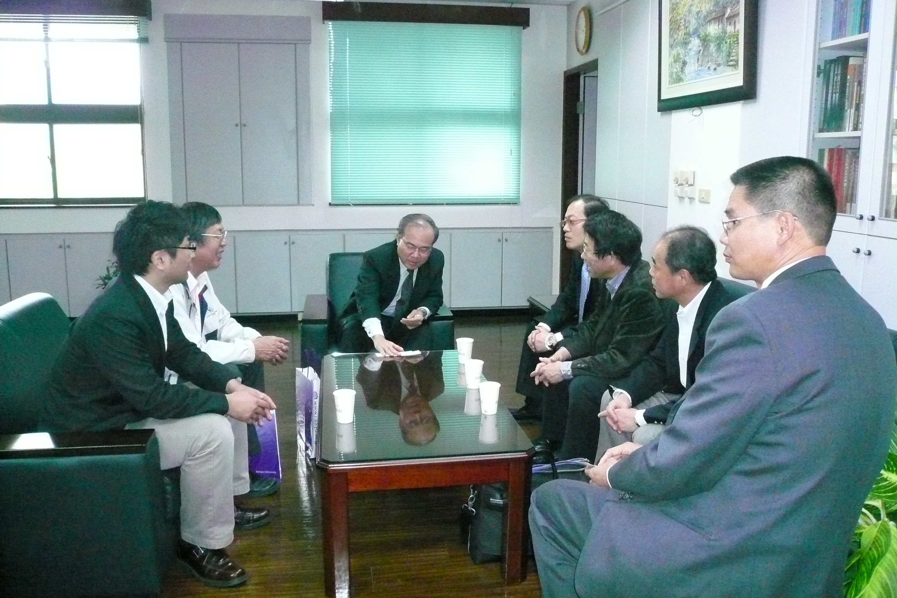 圖二日本東京立教大學經濟學部（院）部長一行來館參訪