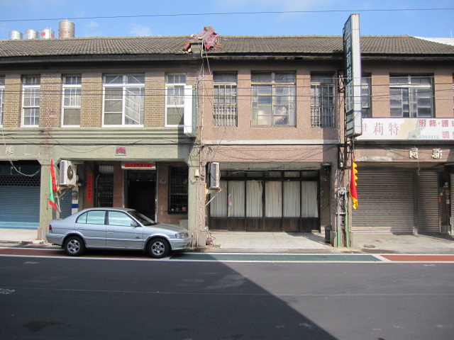 圖3：梧棲老街的街景之一圖中為日治時期的建築