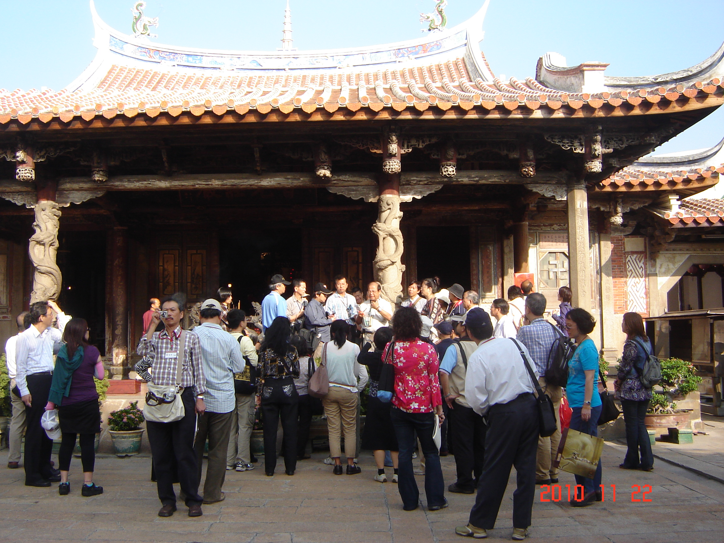 吳成偉老師導覽參觀國定古蹟鹿港龍山寺