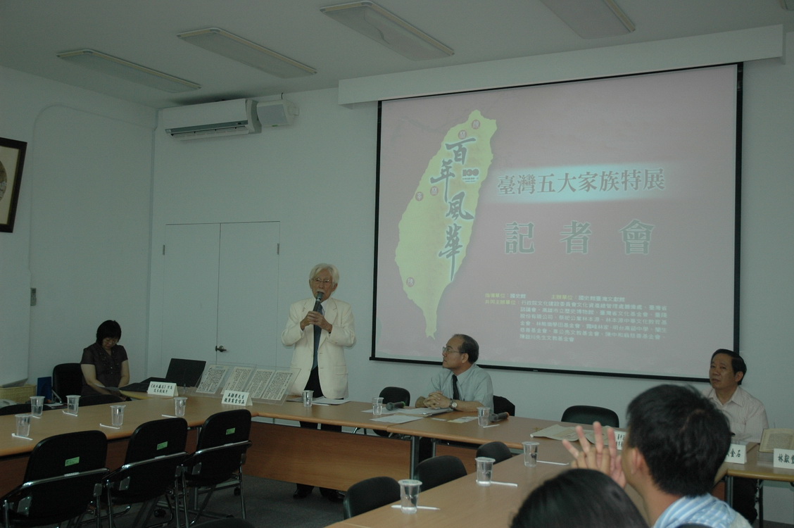 6月24日臺北記者會辜寬敏先生(中立者)及陳啟川先生文教基金會葉大強特助(右1)出席與會