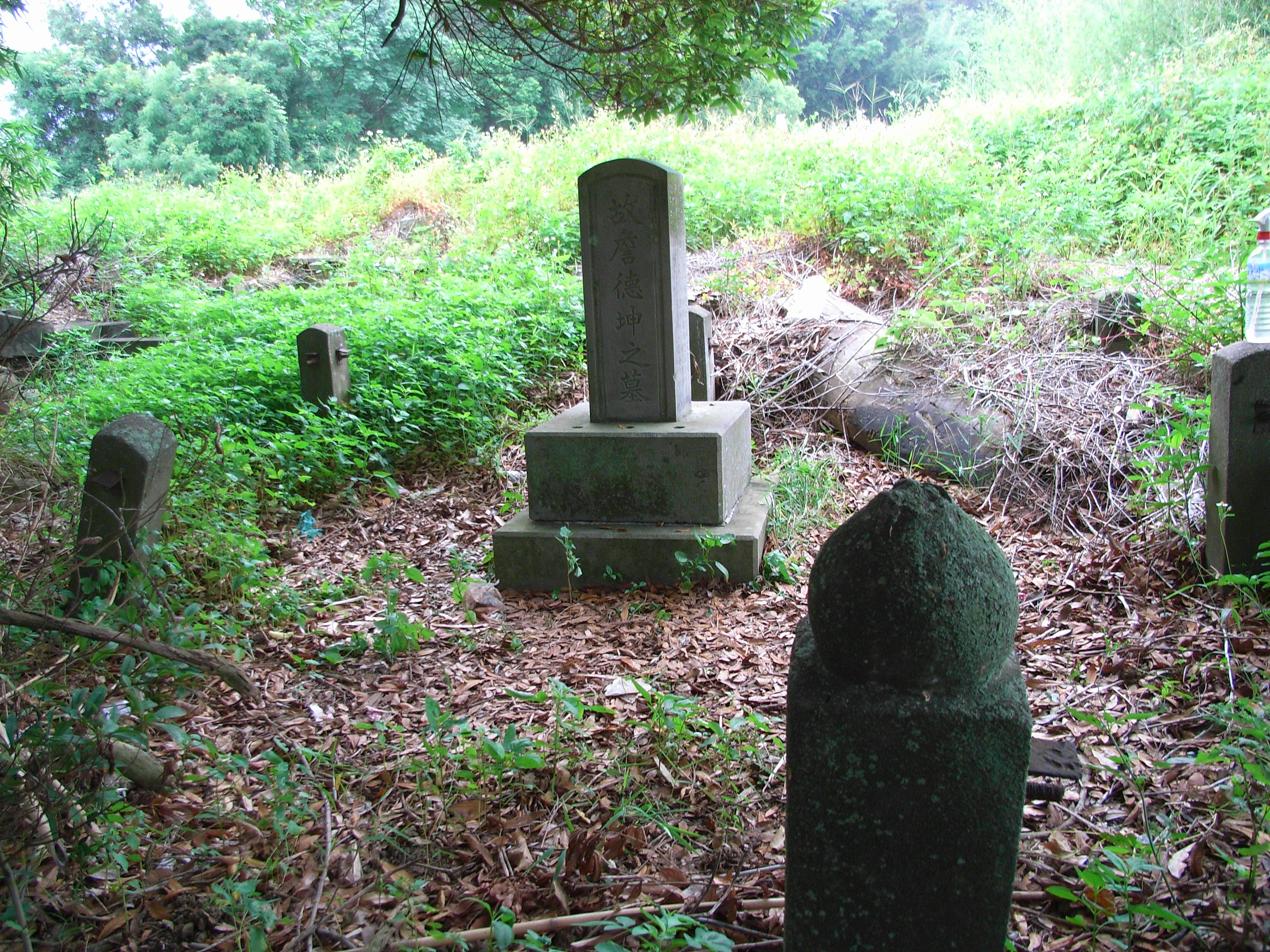 詹德坤墓園
