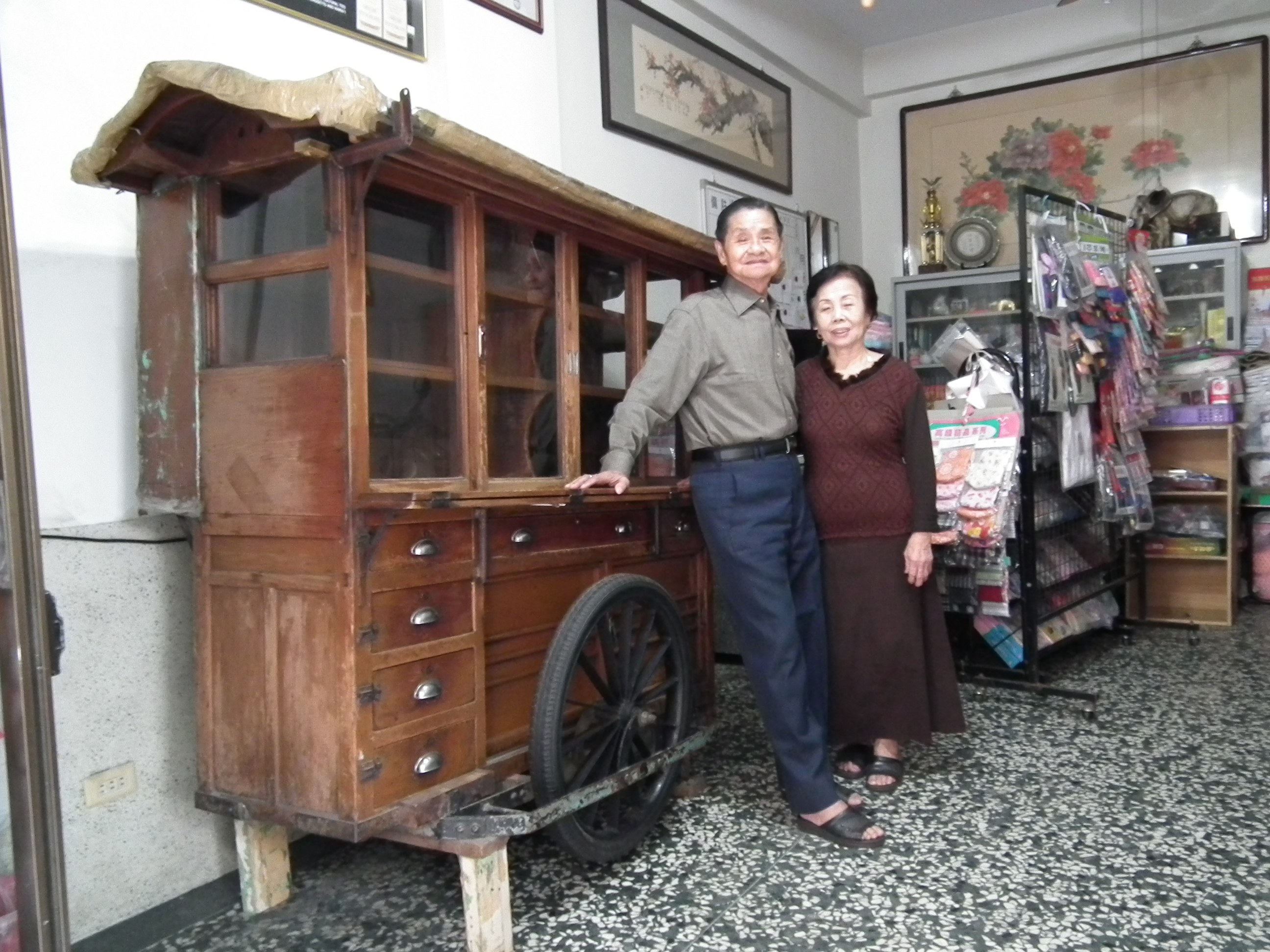 嘉義市蕭平同夫婦捐贈賣什貨手拉車