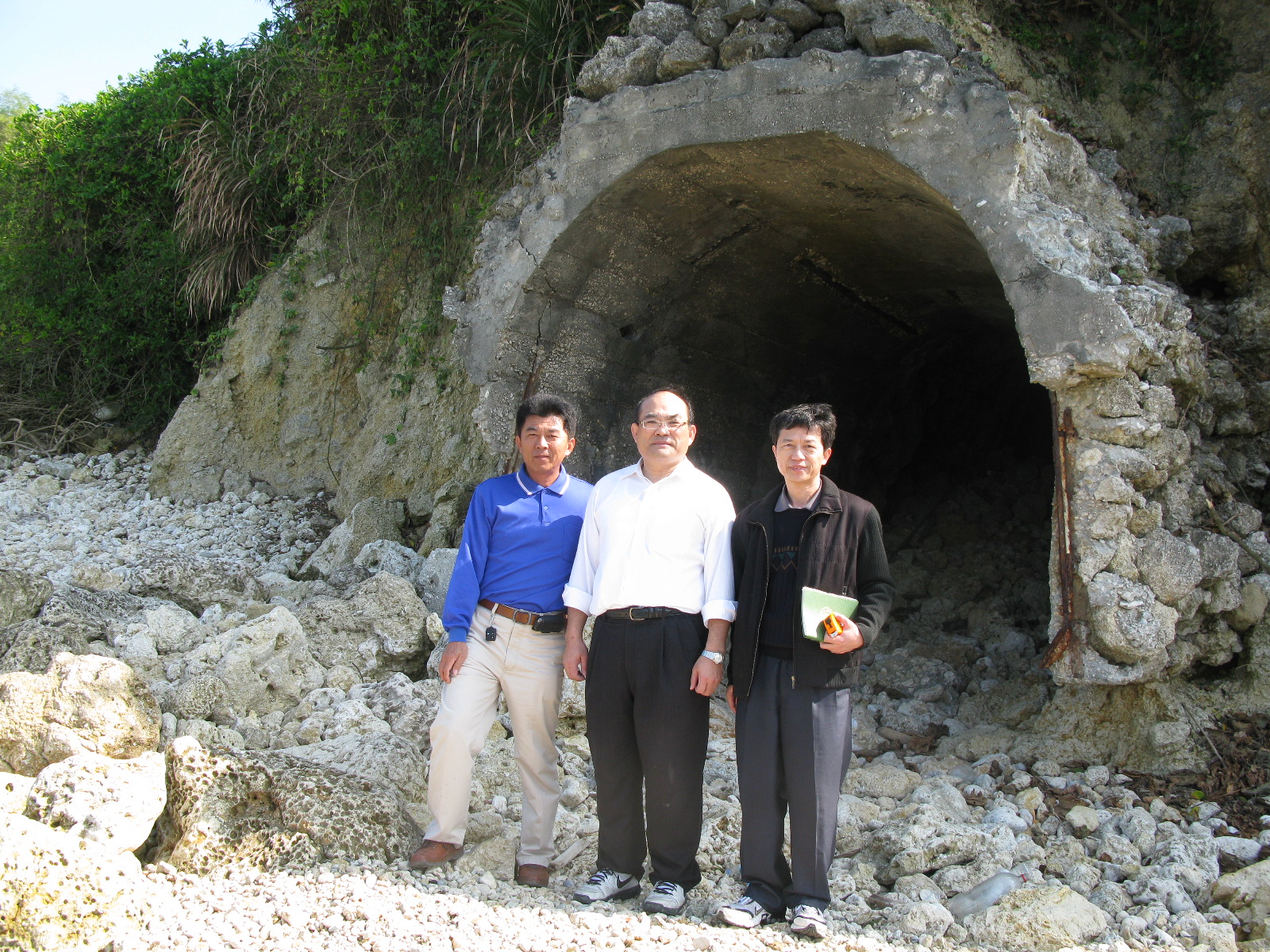 張館長踏勘高雄市壽山軍事管制區原日軍震洋特攻隊遺跡