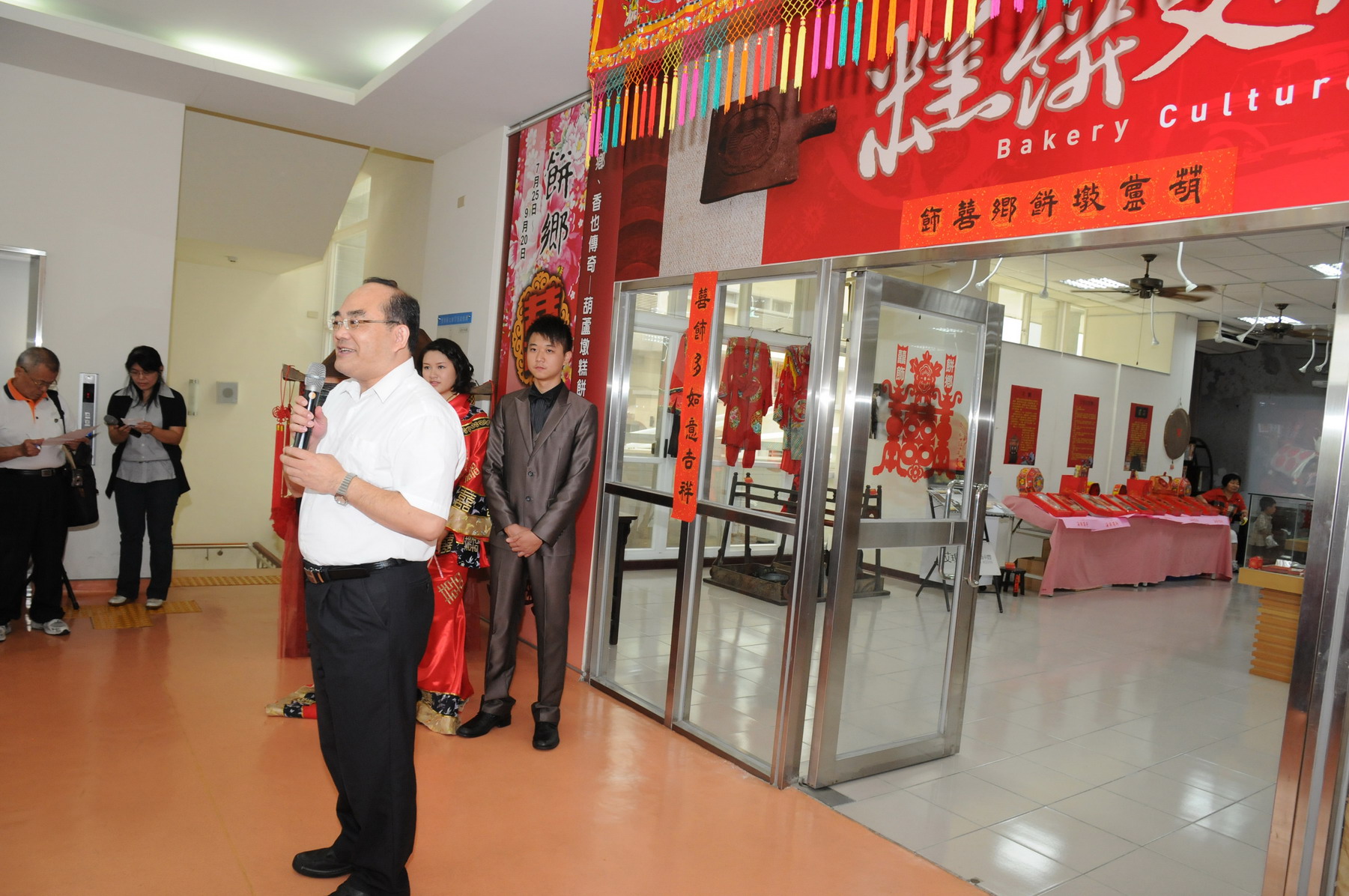 本館張館長鴻銘受邀參加「餅鄉、香也傳奇葫蘆墩糕餅文化－餅鄉喜飾特展」開幕式