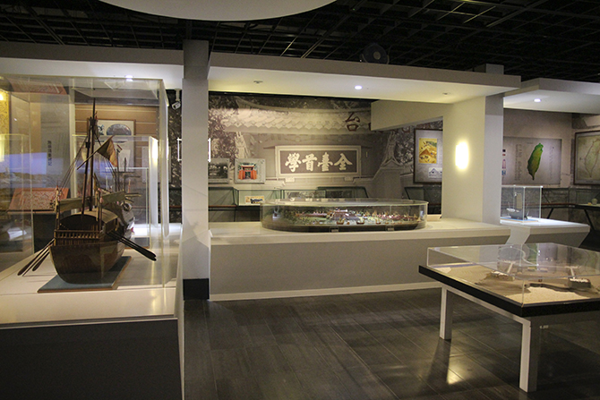There are some models of ships and towns. We may learn what the society was like under Dutch, Spanish and Jheng's Rule.