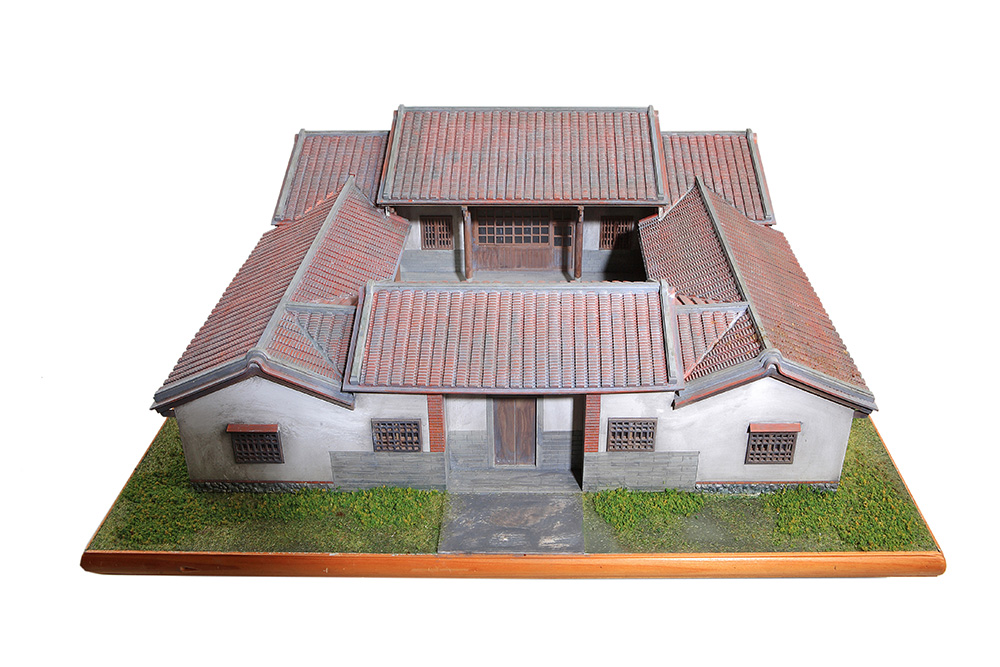 This is a model of a courtyard house. It is a type of Chinese residence.