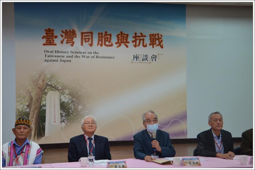 座談會主持人黃秀政教授（中右）、吳文星教授（中左）