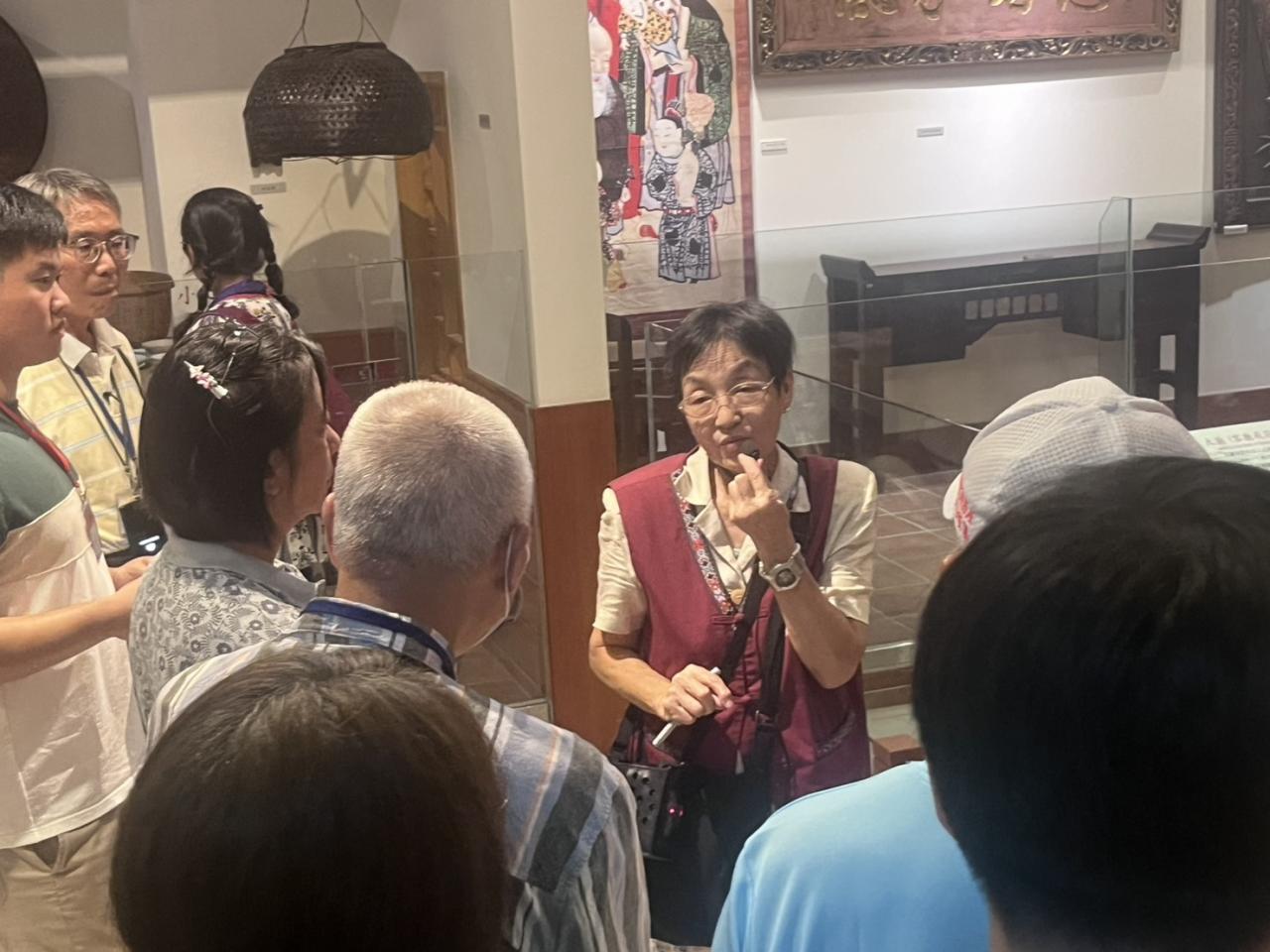圖7：張杏美老師導覽