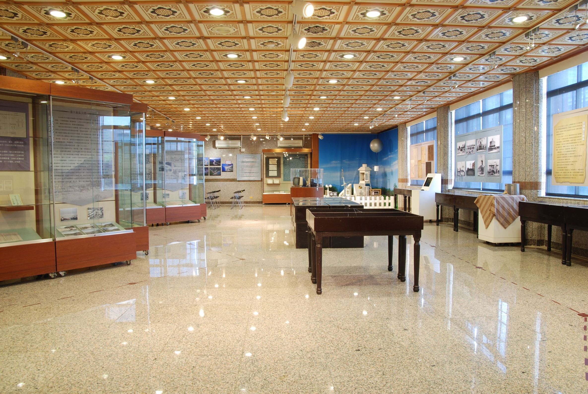 颱風史料特展展場之二