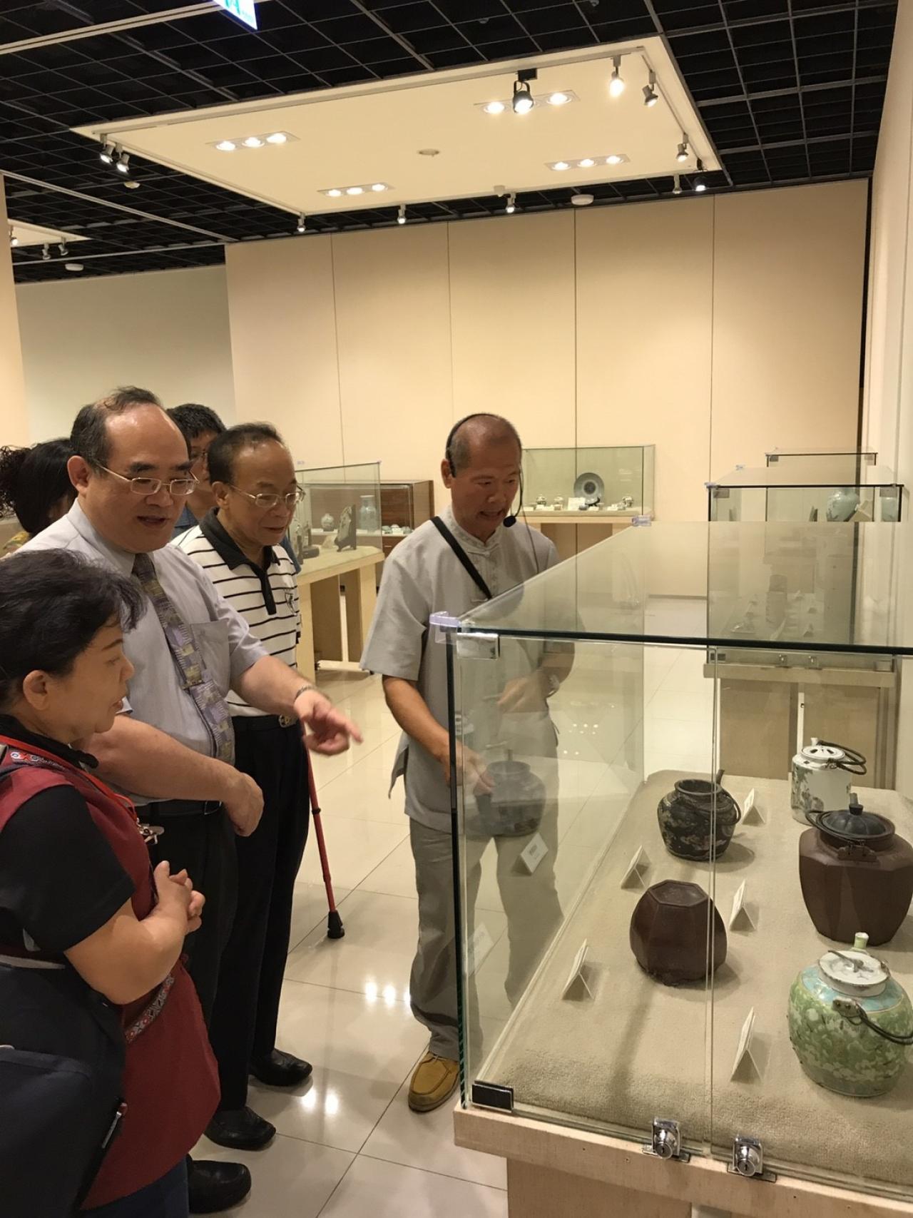 圖21：現場導覽說明補硘技藝之內涵