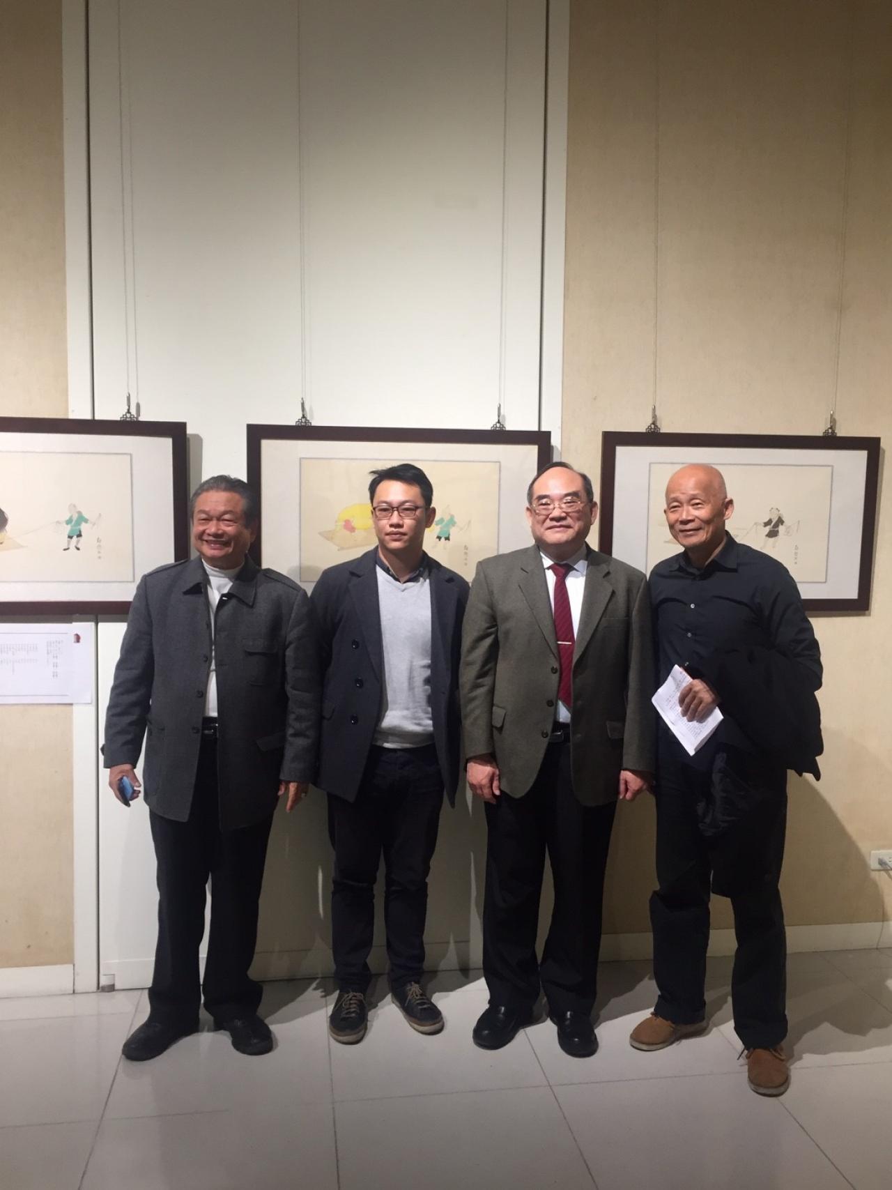 圖16：合影留念，左起郭芬鈴先生、郭政一先生、張鴻銘館長、葉石昌博士
