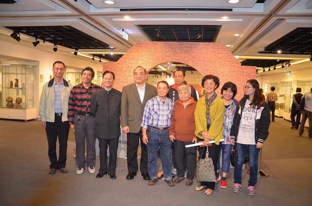 圖23：貴賓於展場合影