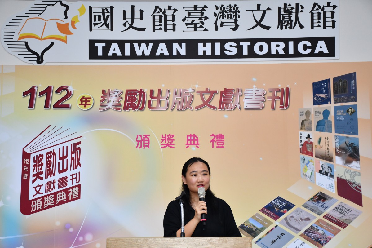 圖19：得獎代表-前衛出版社楊佩穎主編發表得獎感言s.JPG