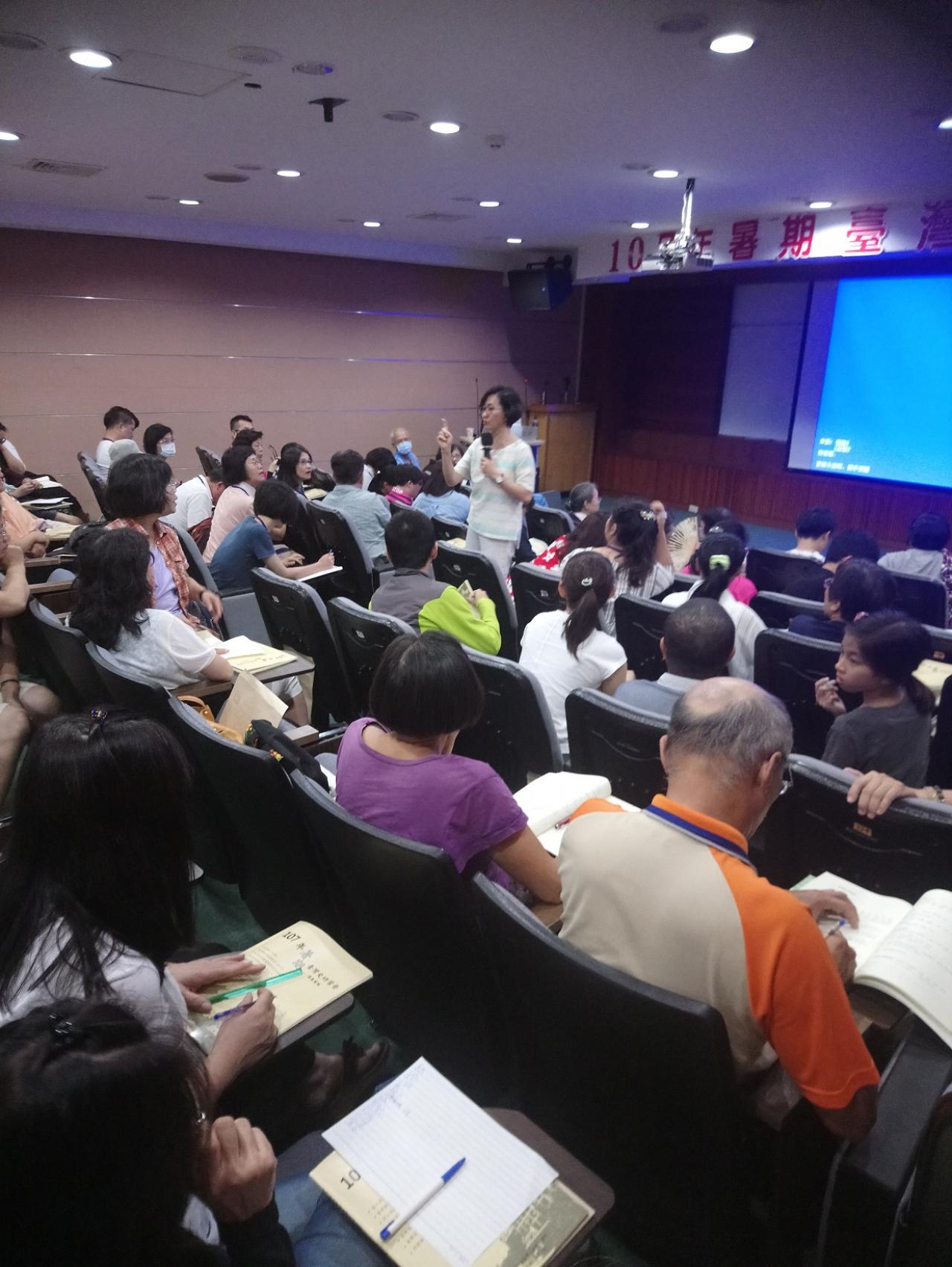 圖7：張素玢老師主講「臺灣的原住民」
