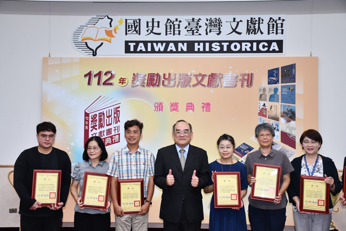 圖11：推廣性文獻書刊－政府機關佳作得獎代表合影(四)s.JPG