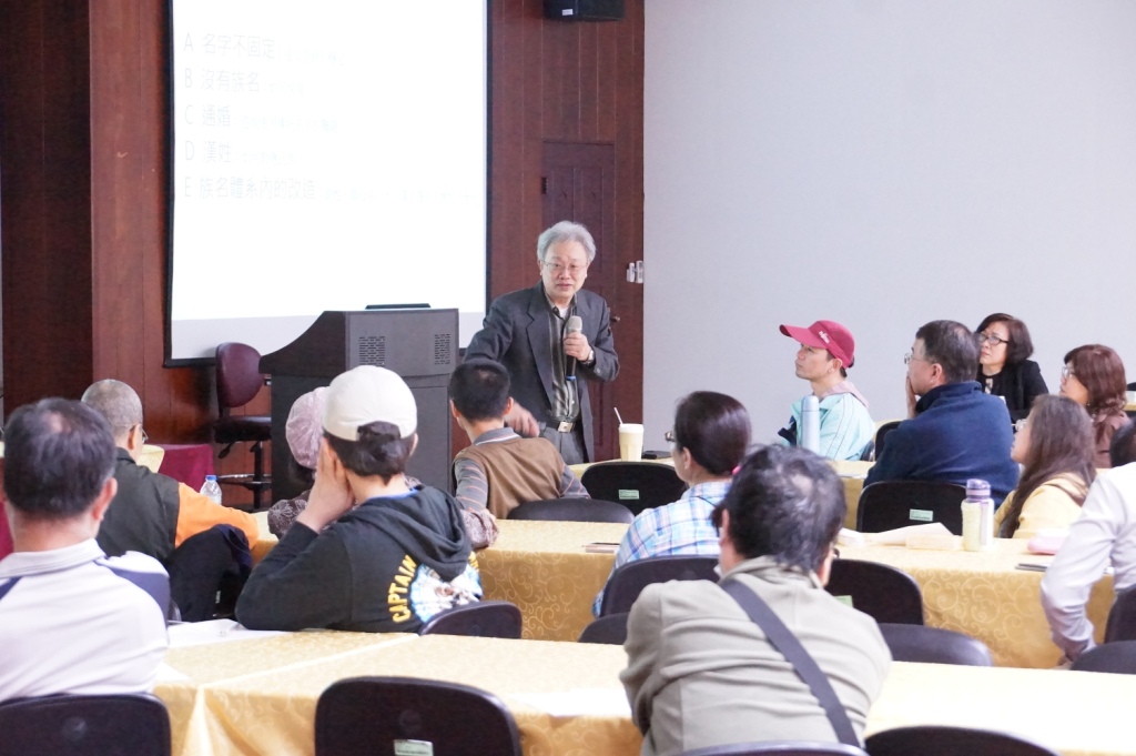 圖4.與學員互動