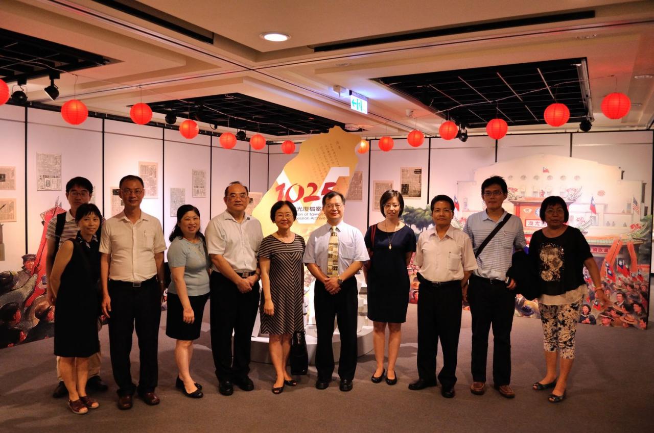 展場檔案管理局同仁合影